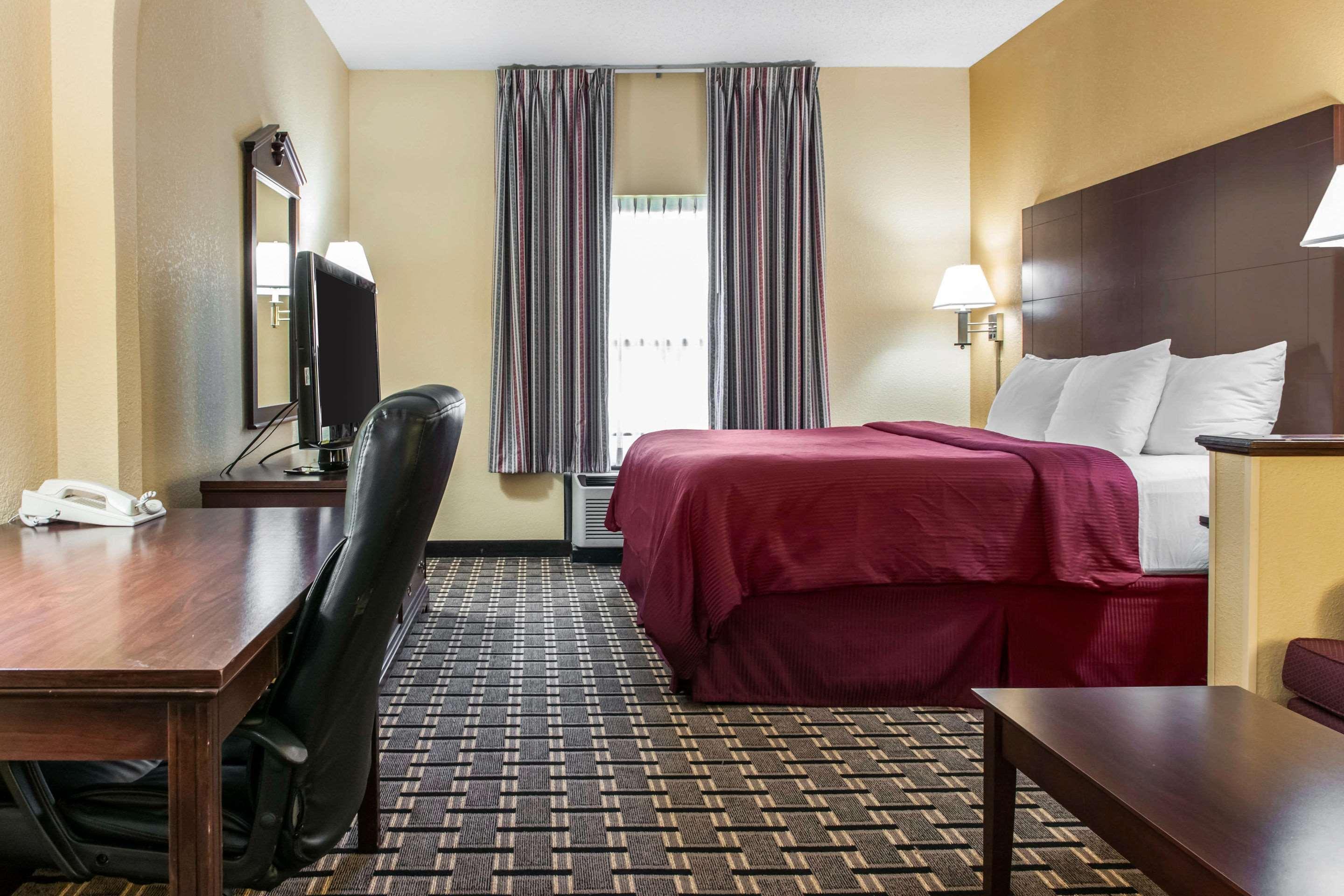 Clarion Inn & Suites Northwest Indianapolis Exteriér fotografie