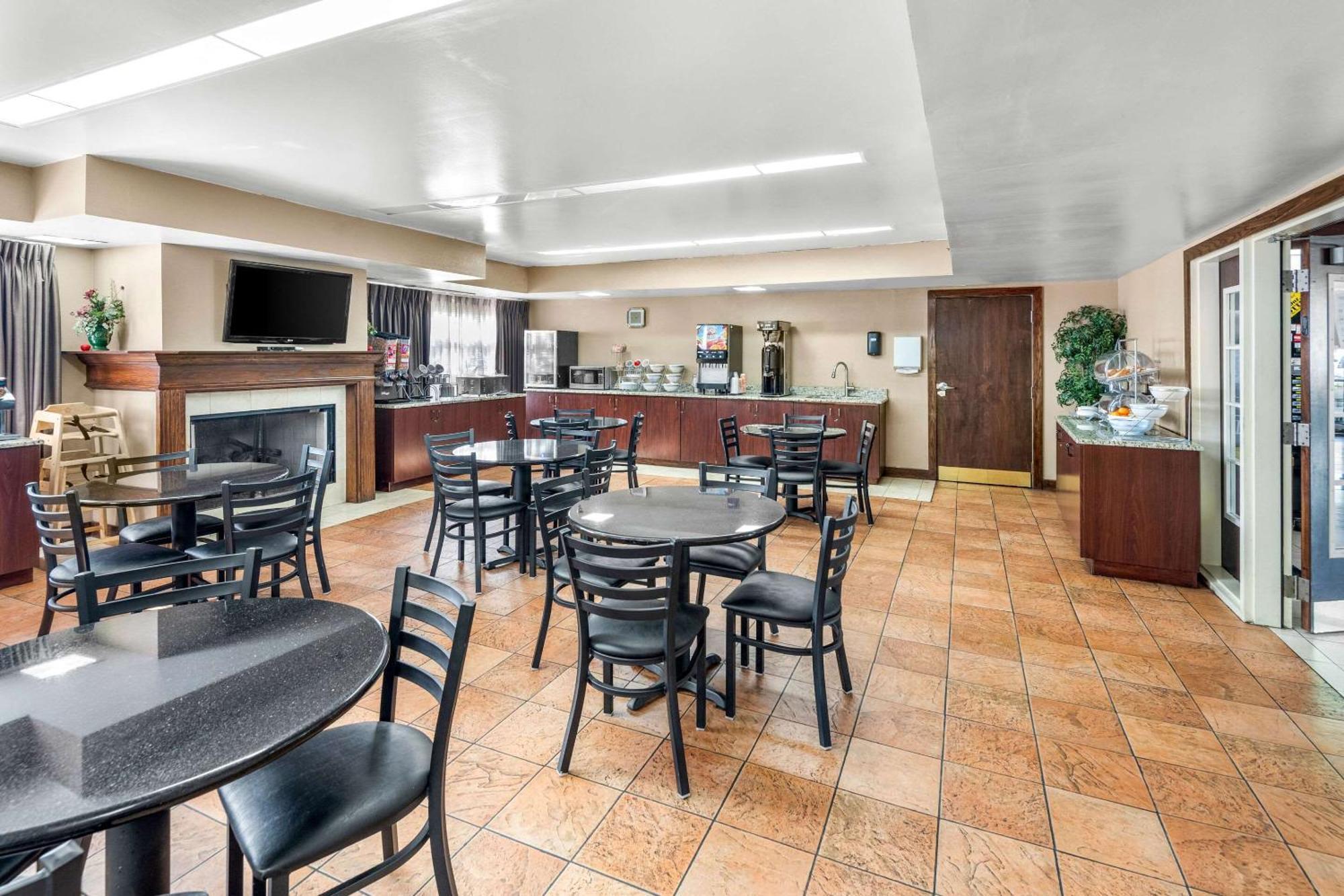 Clarion Inn & Suites Northwest Indianapolis Exteriér fotografie