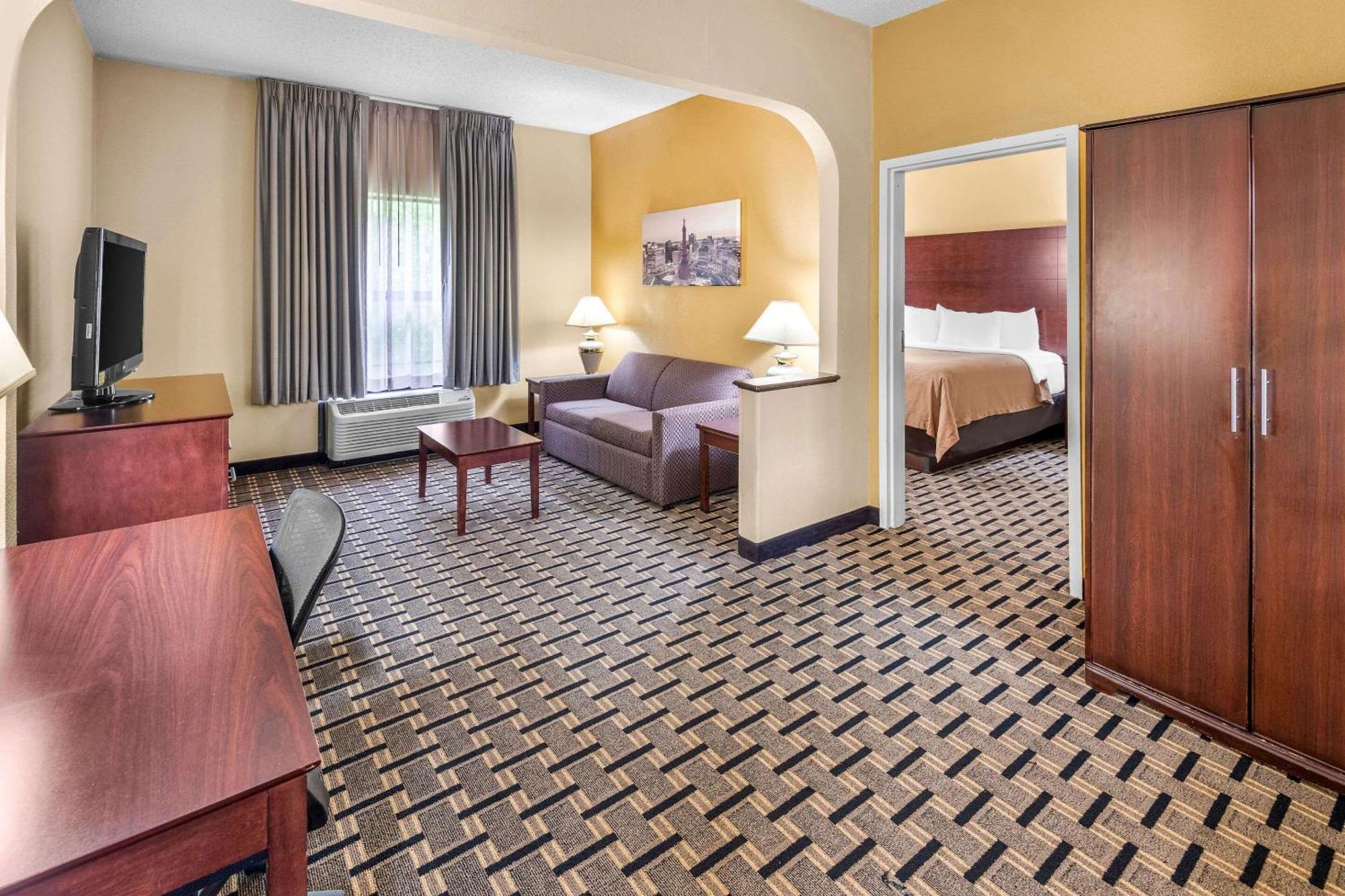 Clarion Inn & Suites Northwest Indianapolis Exteriér fotografie