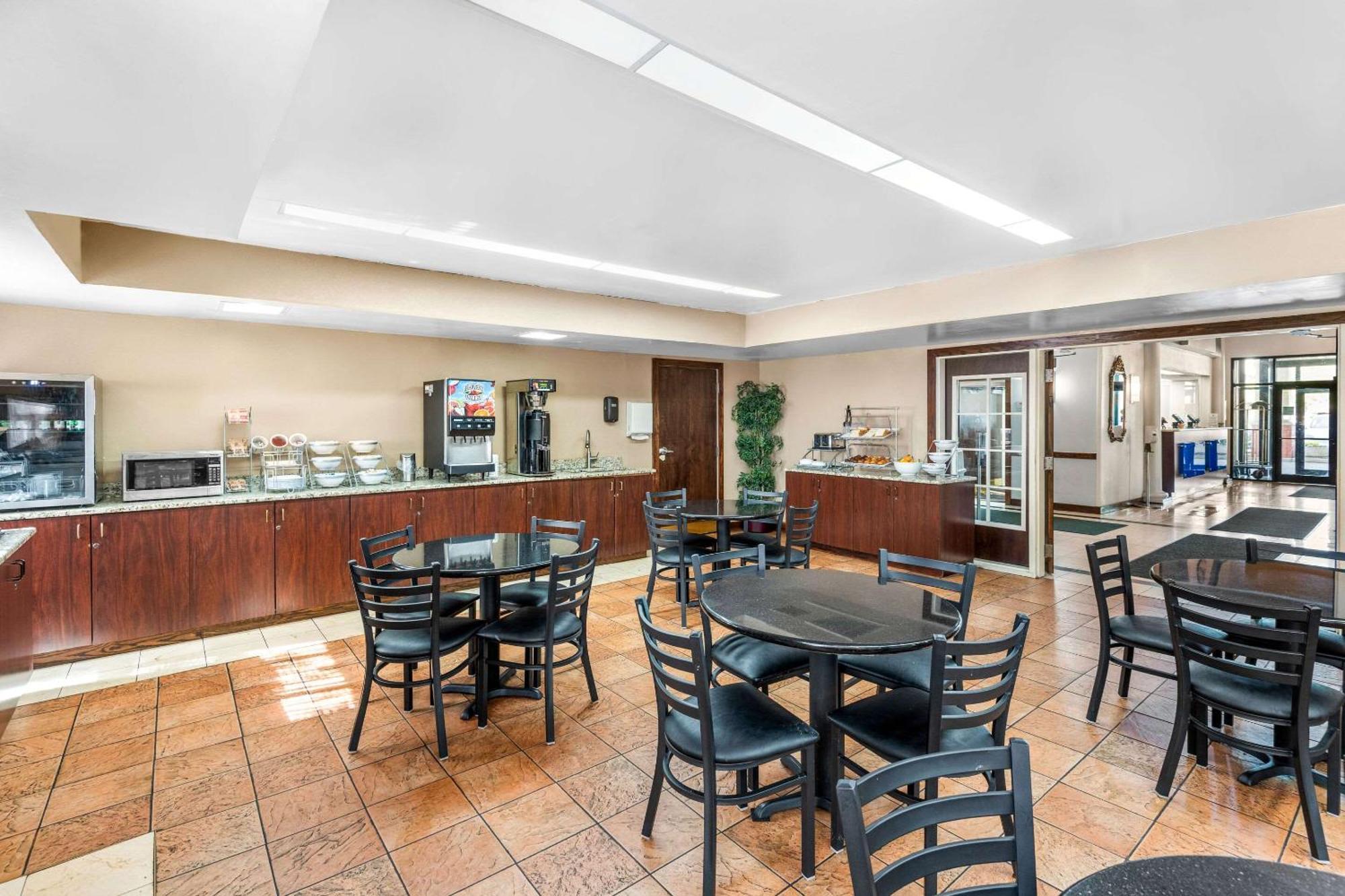 Clarion Inn & Suites Northwest Indianapolis Exteriér fotografie